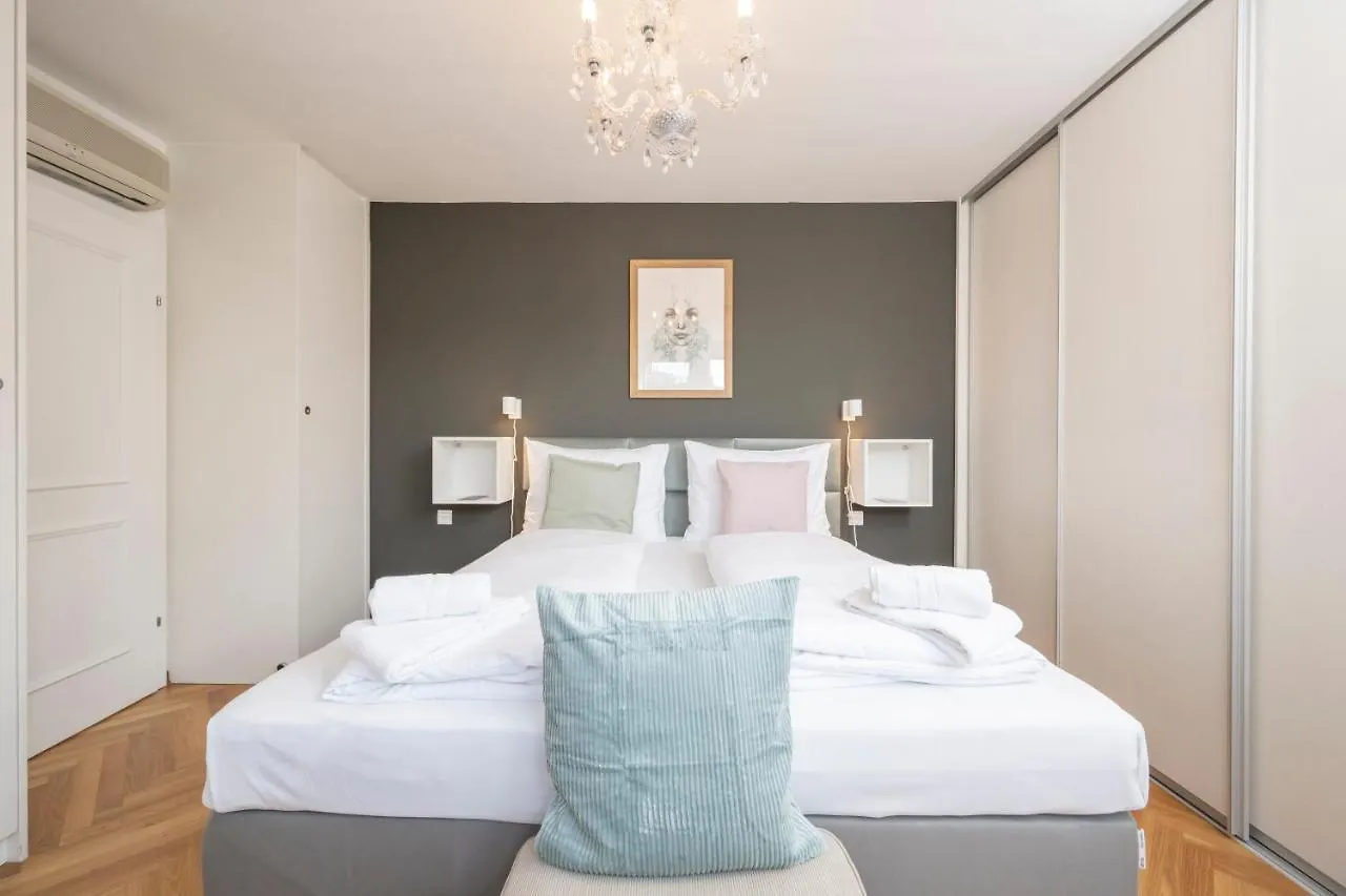 Penthouse Staatsoper Apartment Vienna
